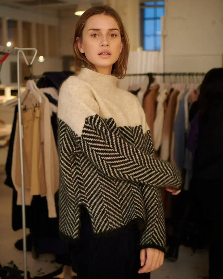 Eva | Soft Textured Knit Pullover